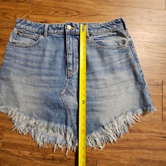 We The Free Free People Bailey Denim Skirt 31 Frayed High Low Raw Hem Boho - Picture 6 of 7